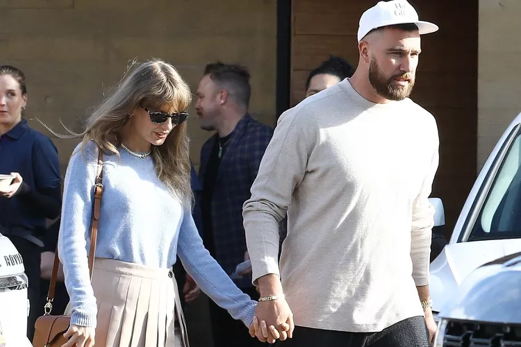 Taylor Swift and Travis Kelce Spotted on Malibu Lunch Date After Enjoying ‘Much-Needed’ Bahamas Vacation